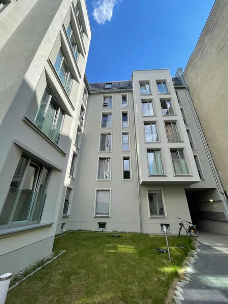 1,5 Zimmer mit Balkon im Dachgeschoss eines Neubaus in Oberschöneweide — photo 1